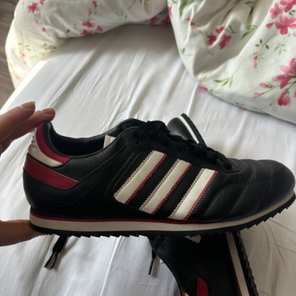 Red and black adidas sneakers - Picture 3 of 5